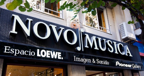 Novomusica abre una nueva tienda de música con paneles fotovoltaicos 2 Novomusica, antigua fachada