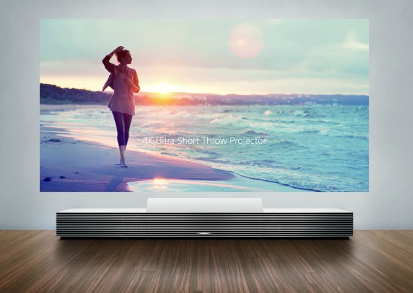 Entrevista a Masaru Tamagawa, Presidente de Sony Europa 4 Proyector Sony Ultra Short Throw