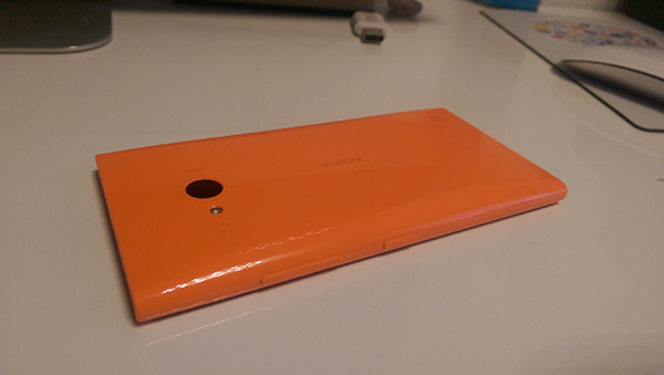 Nokia-Lumia-735-03