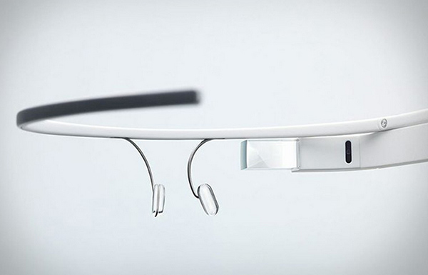 Google patenta sus Google Glass con proyector integrado