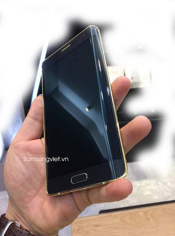Se filtran fotos del Samsung Galaxy Note Edge con detalles dorados