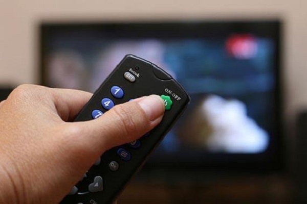 9 de cada 10 internautas móviles usa el móvil mientras ve la televisión 2 Televisión en Internet