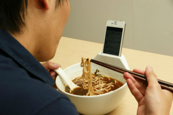 5 razones por las que no deberías usar tu iPhone acostado 2 dormi iPhone