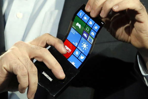 Samsung lanzarí­a smartphones con pantallas realmente plegables el año que viene