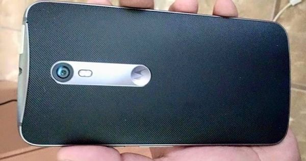 Filtradas posibles fotos reales del Motorola Moto X 2015 con flash LED frontal