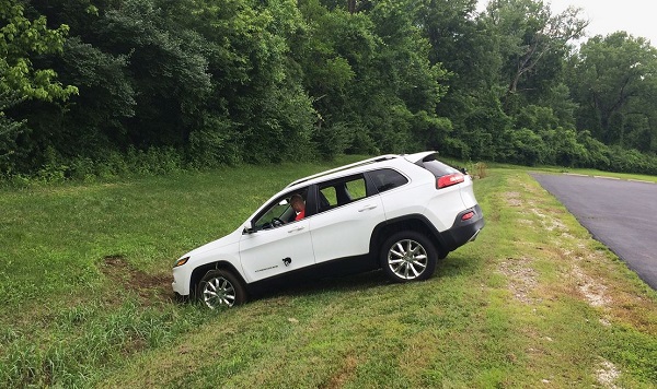 Dos hackers consiguen manipular un coche conectado a kilómetros de distancia 1 Jeep Chrysler