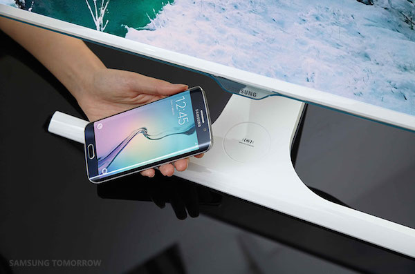 Samsung SE370, un monitor con carga inalámbrica para móviles