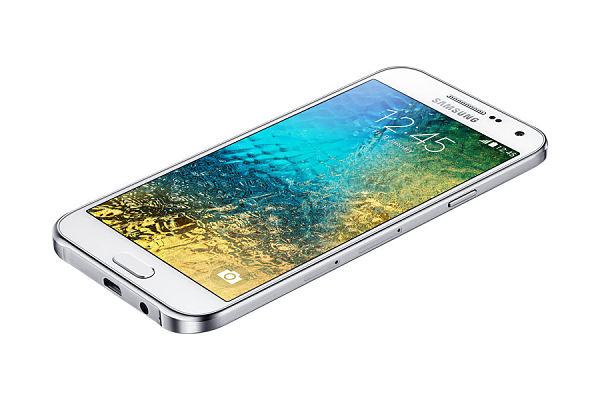 Samsung GalaxyE5 01