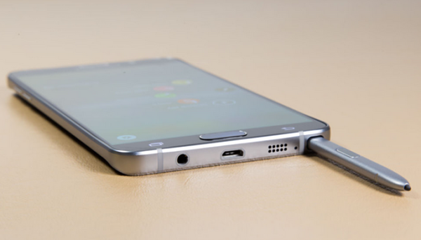 Insertar mal el lápiz táctil en el Samsung Galaxy Note 5 puede dañar el dispositivo