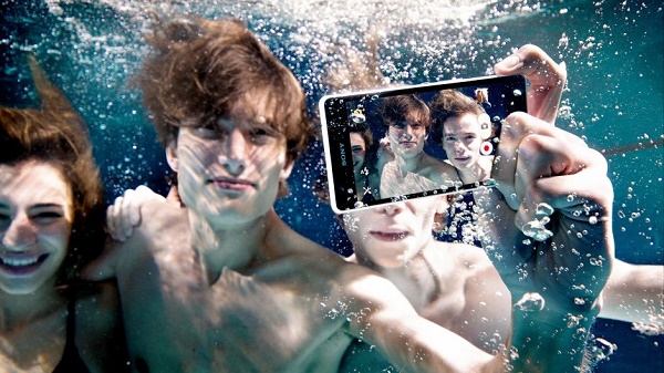 Sony se echa atrás y recomienda no usar sus móviles Xperia bajo el agua
