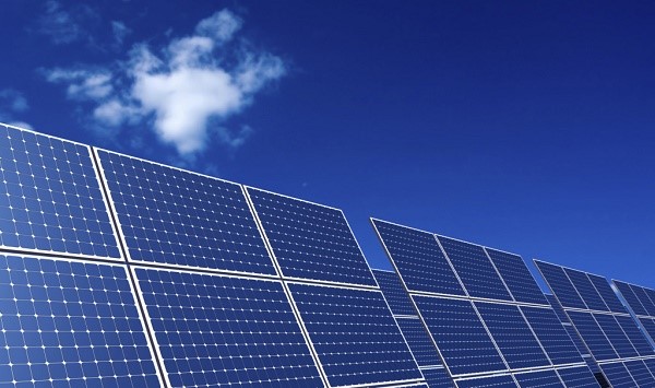 Los autoconsumidores de energía pagarán el doble según Fenacore 2 Placas solares