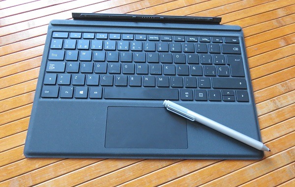 Funda con teclado de Microsoft Surface Pro 4