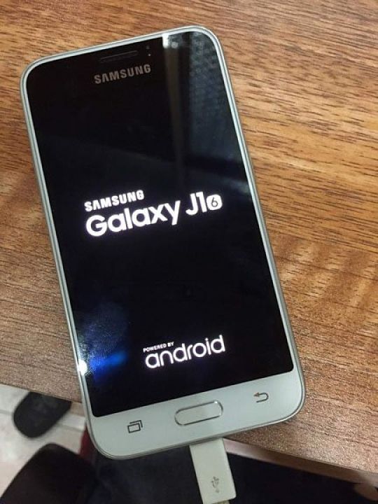 Aparece en una imagen el sucesor del Samsung Galaxy J1