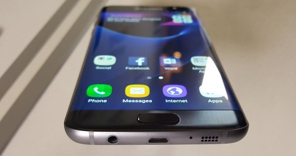 Samsung ya trabajarí­a en una pantalla curvada a los cuatro lados 1