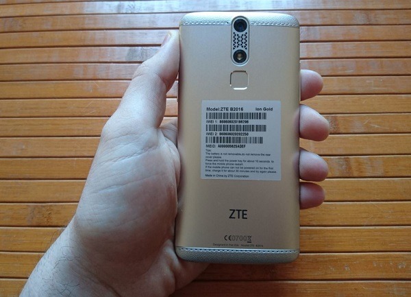 ZTE Axon Mini