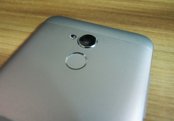 ZTE Blade V7 06