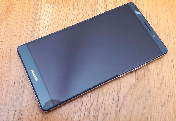 samsung_galaxy_s7_edge_vs_huawei_mate_8_02
