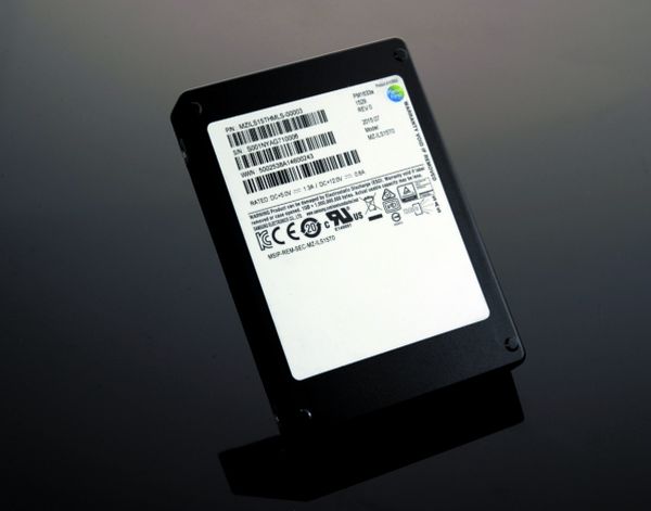 Samsung ya ofrece discos SSD de 15 TB de capacidad