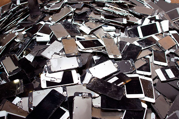 El número de móviles del planeta en 2016 supera a la población mundial 2 smartphones-garbage