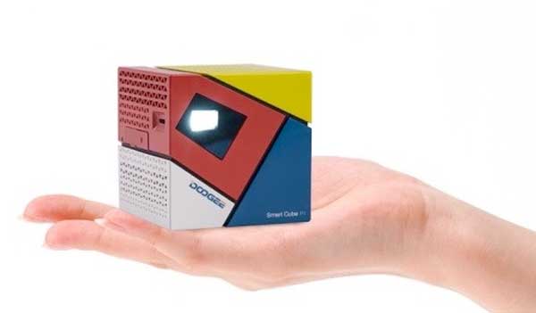 Doogee Smart Cube P1, un mini proyector con diseño de cubo de Rubik