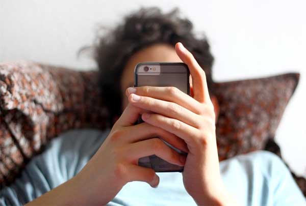 10 indicios de que te has convertido en un zombie del smartphone o smombie 2 Smombie