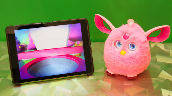 Furby Connect, vuelve uno de los juguetes más divertidos e inquietantes