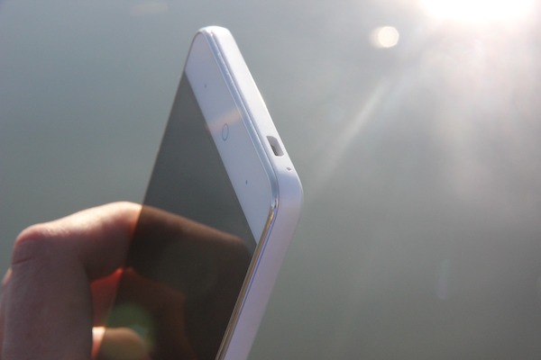 Cómo introducir la tarjeta SIM en tu ZTE Blade A452