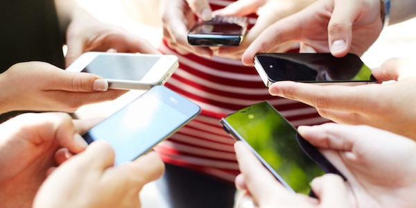 Cada minuto se envían 24 millones de Whatsapp (y otras locuras de Internet) 1 adiccion al movil 01