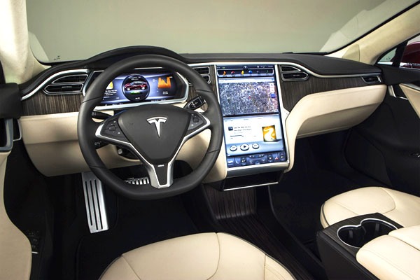 El piloto automático de Tesla salva a un conductor que sufrió un infarto