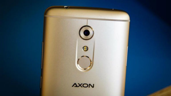 El nuevo Axon de ZTE contarí­a con una cámara dual