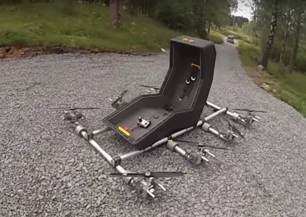 Un ingeniero crea una silla voladora que se controla como un dron
