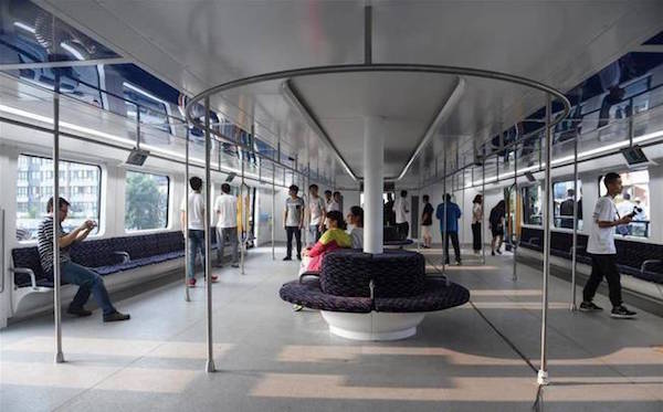 El autobús que circula por encima de los coches ya es una realidad 2 teb1 02