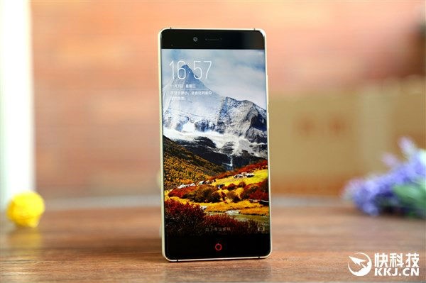 Estos son los móviles de ZTE que se actualizan a Android 7.0 3 ZTE Nubia Z11 dorado