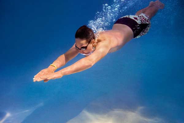 Fitbit Flex 2, pulsera sumergible para hacer deporte con pantalla LED