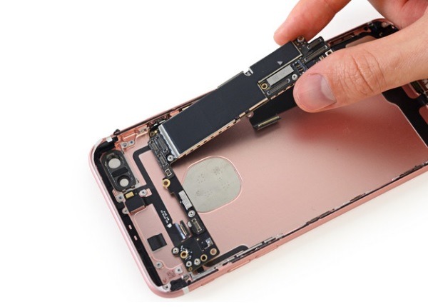 Facua denunciará a Apple por un posible caso de obsolescencia programada 2 iphone lentos batería