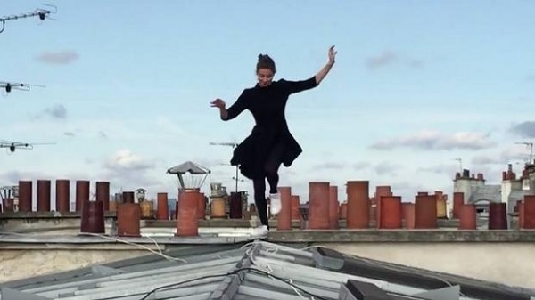 mujer_arana_paris_00