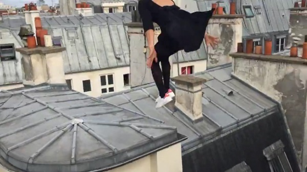 mujer_arana_paris_01