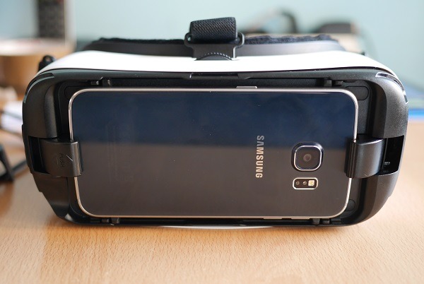 Samsung lleva a los alumnos al espacio o el fondo marino con realidad virtual 2 Samsung Gear VR