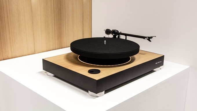 Este tocadiscos hace sonar los vinilos en levitación