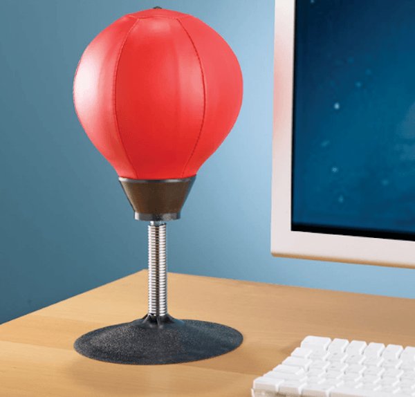 5 gadgets políticamente incorrectos para instalar en la oficina 5 Punching ball
