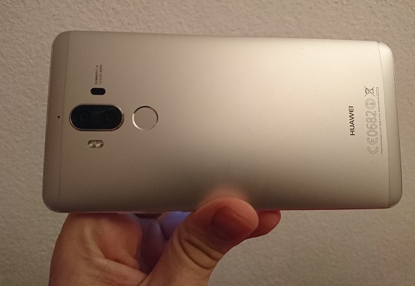 Huawei Mate 9 detalle trasera lector huellas