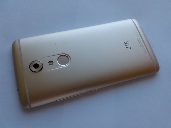 5 móviles con buena cámara para regalar por Navidad 3 ZTE Axon 7 camara