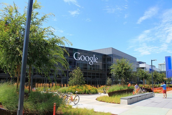 EEUU estudia multar a Google por pagar menos a sus empleadas