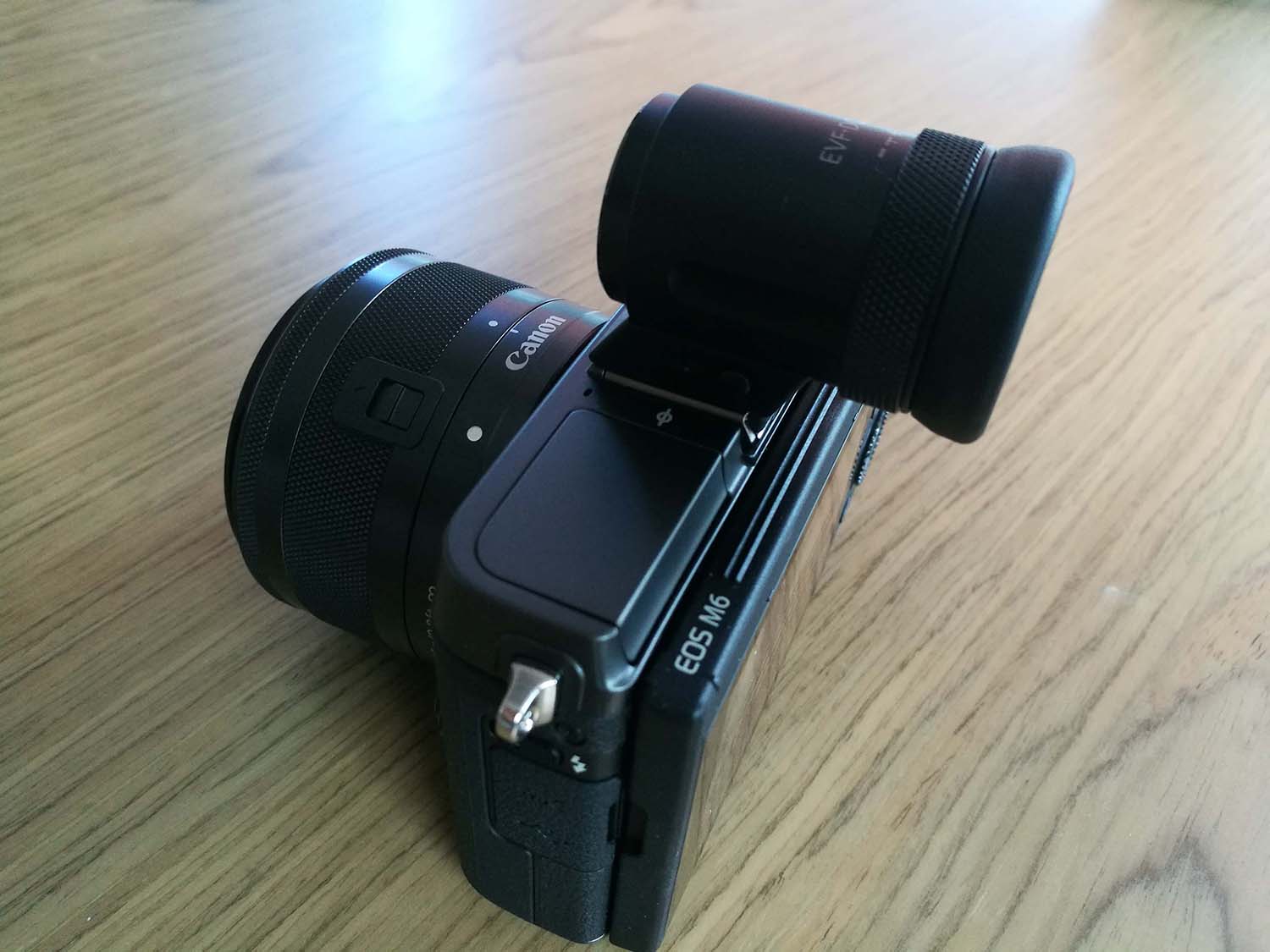 Canon EOS M6, cámara sin espejo con tecnologí­a Dual Pixel CMOS AF 24