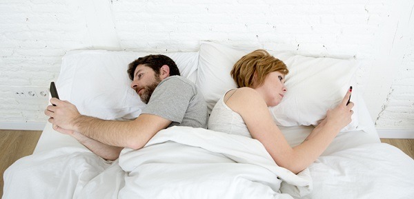Un estudio investiga el efecto de los móviles en la vida de pareja 2 app distancia