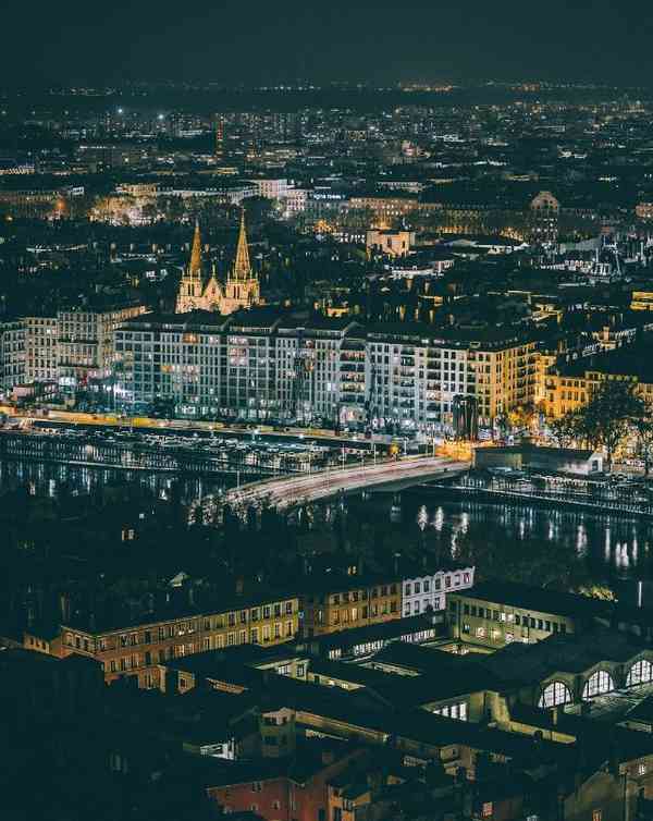 Siirvgve Lyon la nuit