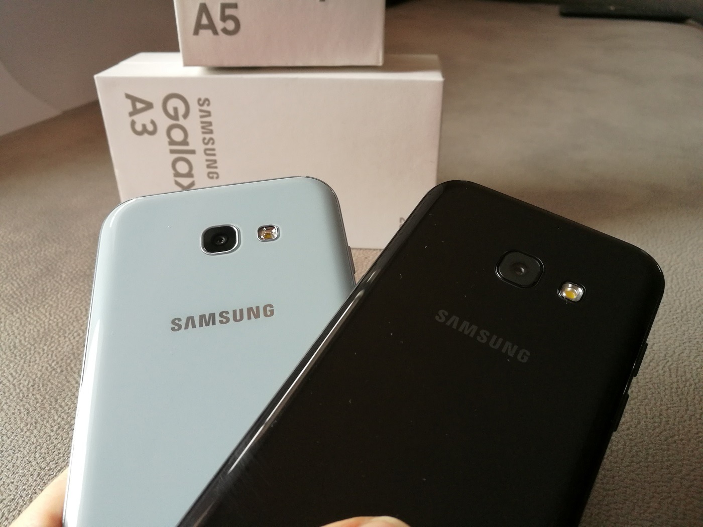 Samsung Galaxy A3 2017 vs Samsung Galaxy A5 2017