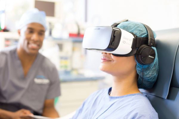 Samsung prueba la realidad virtual en hospitales para calmar el dolor