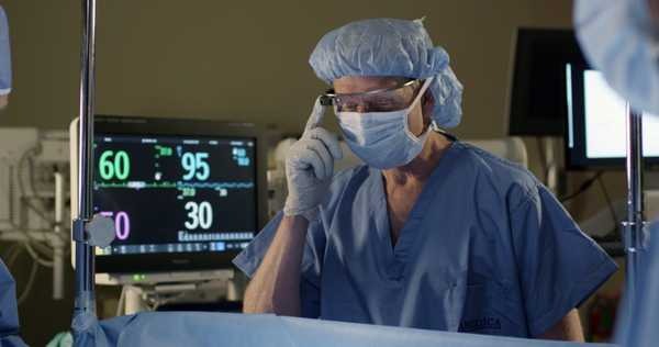 Anestesistas-con-Google-Glass-en-una-operacion