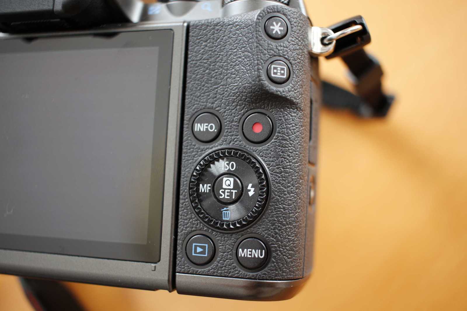 Canon EOS M5 botones traseros